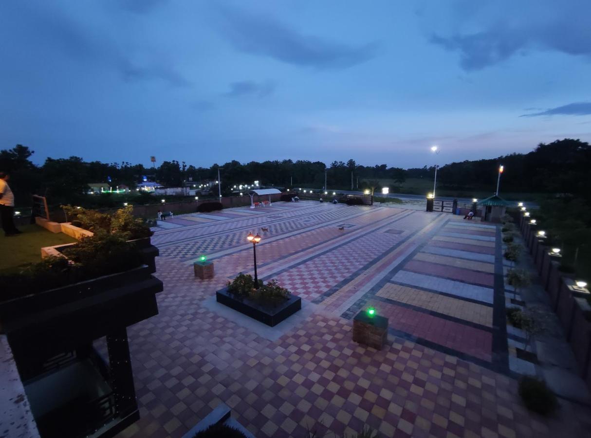 Jim'S Motel Kalchini Екстериор снимка
